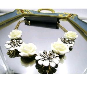 New New york & company  multicolor flowers necklace